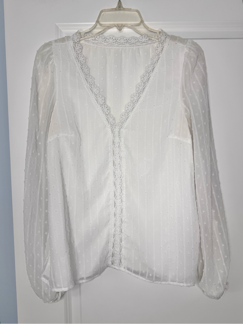 🍓6/$15🍓 Dainty Semi-sheer White Top